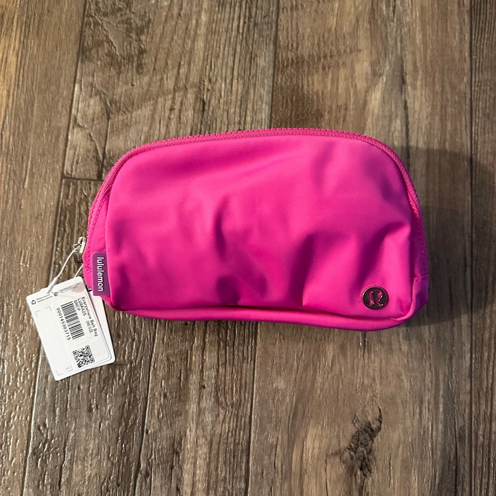 Sonic Pink Everywhere belt bag